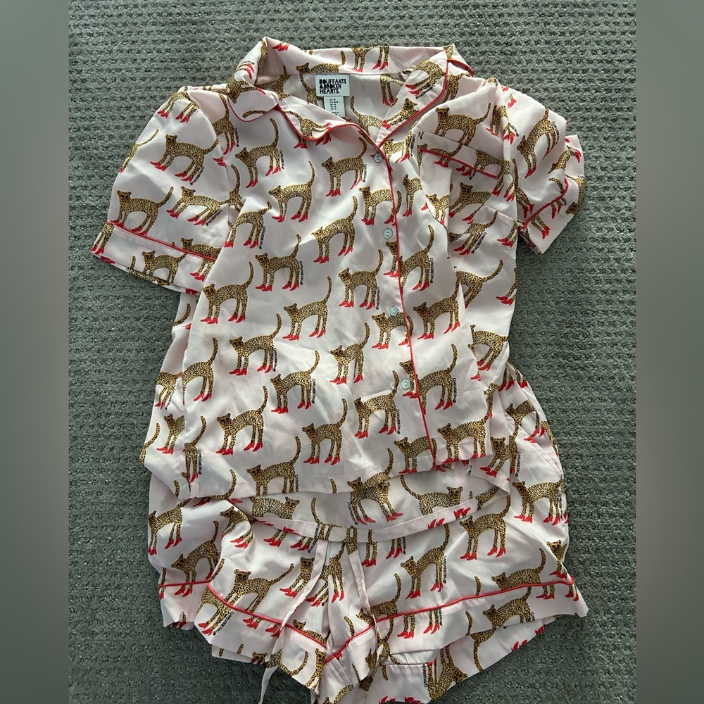 BOUFFANTS & BROKEN HEARTS Pink Cheetah In Heels Notch Collar Shorts Set